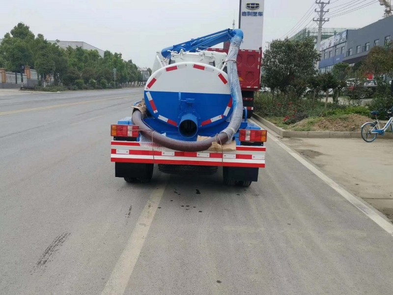 凯马2方蓝牌吸粪车